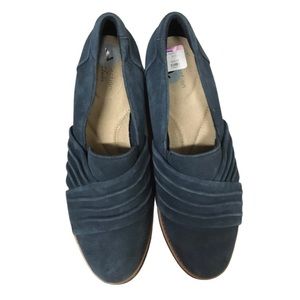 NWOT Clark’s platform blue leather shoes